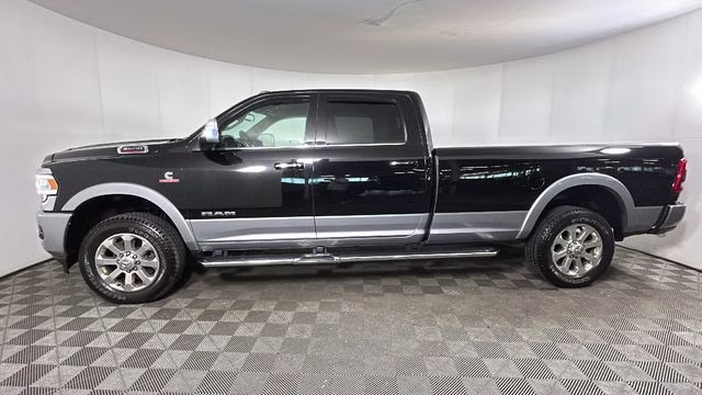 2022 Diamond Black Crystal Pearlcoat Ram 3500 Laramie 4X4 Truck