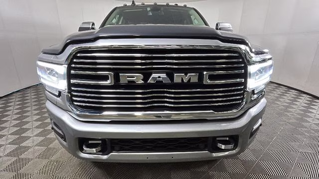 2022 Diamond Black Crystal Pearlcoat Ram 3500 Laramie 4X4 Truck