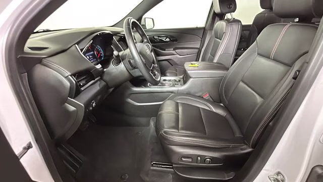2022 Iridescent Pearl Tricoat Chevrolet Traverse RS AWD SUV