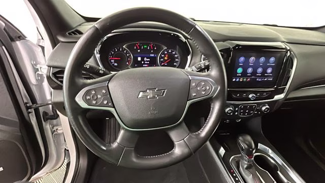 2022 Iridescent Pearl Tricoat Chevrolet Traverse RS AWD SUV
