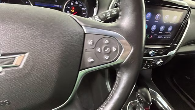 2022 Iridescent Pearl Tricoat Chevrolet Traverse RS AWD SUV