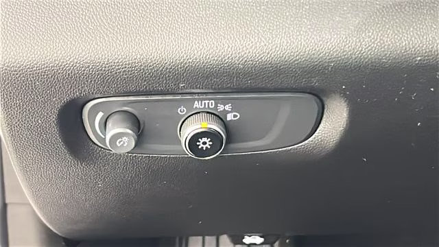 2022 Iridescent Pearl Tricoat Chevrolet Traverse RS AWD SUV
