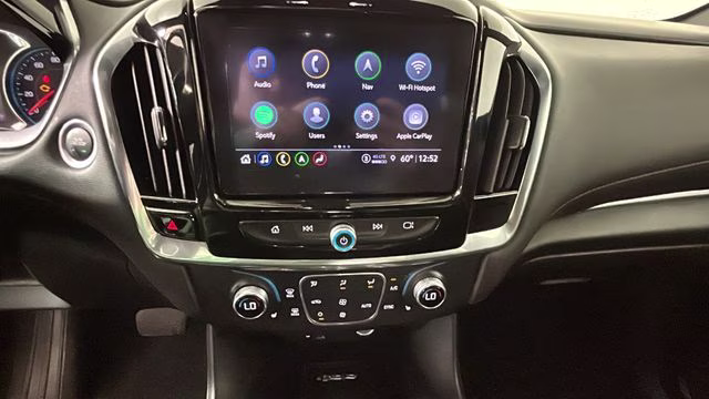 2022 Iridescent Pearl Tricoat Chevrolet Traverse RS AWD SUV