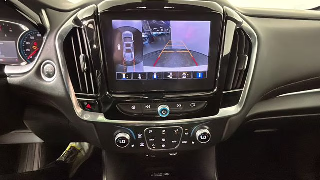 2022 Iridescent Pearl Tricoat Chevrolet Traverse RS AWD SUV