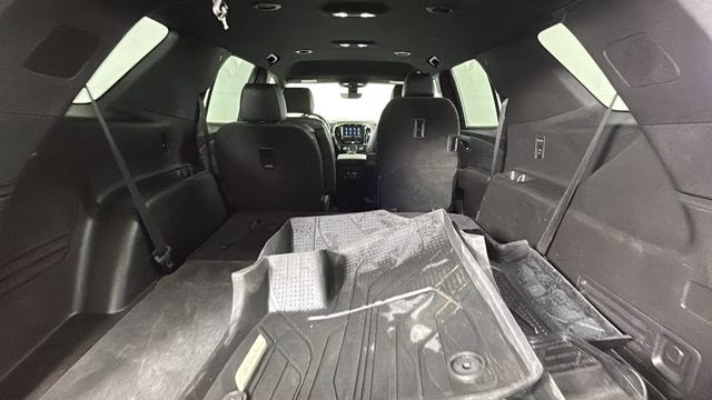 2022 Iridescent Pearl Tricoat Chevrolet Traverse RS AWD SUV