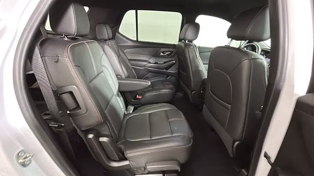 2022 Iridescent Pearl Tricoat Chevrolet Traverse RS AWD SUV