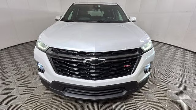 2022 Iridescent Pearl Tricoat Chevrolet Traverse RS AWD SUV