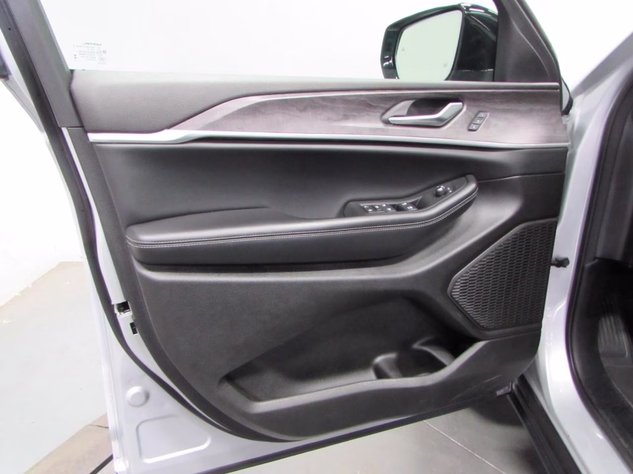 2024 Silver Zynith Jeep Grand Cherokee L Limited 4X4 SUV