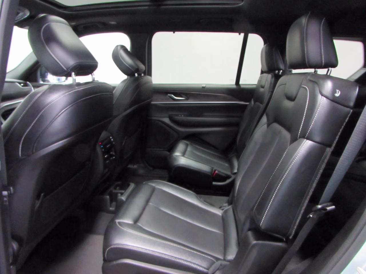 2024 Silver Zynith Jeep Grand Cherokee L Limited 4X4 SUV