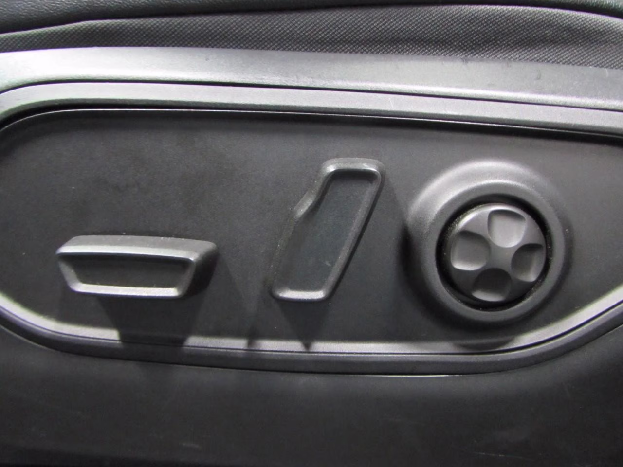 2024 Silver Zynith Jeep Grand Cherokee L Limited 4X4 SUV