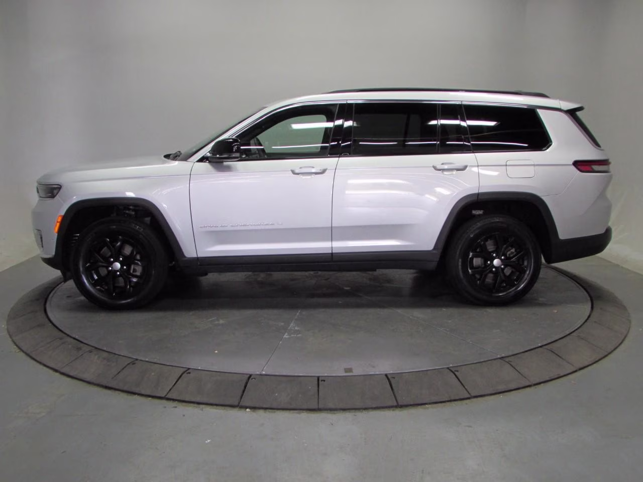 2024 Silver Zynith Jeep Grand Cherokee L Limited 4X4 SUV