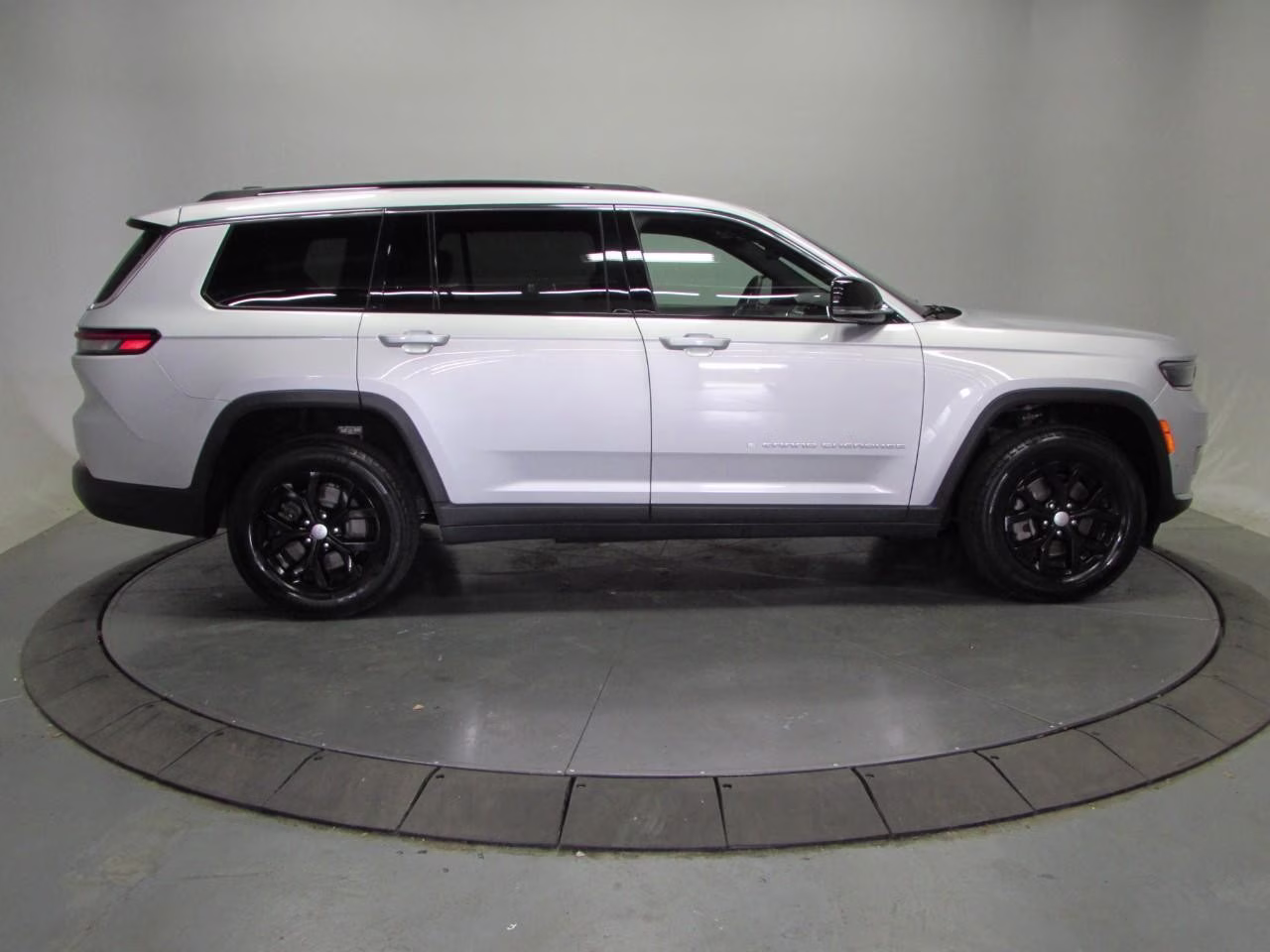 2024 Silver Zynith Jeep Grand Cherokee L Limited 4X4 SUV