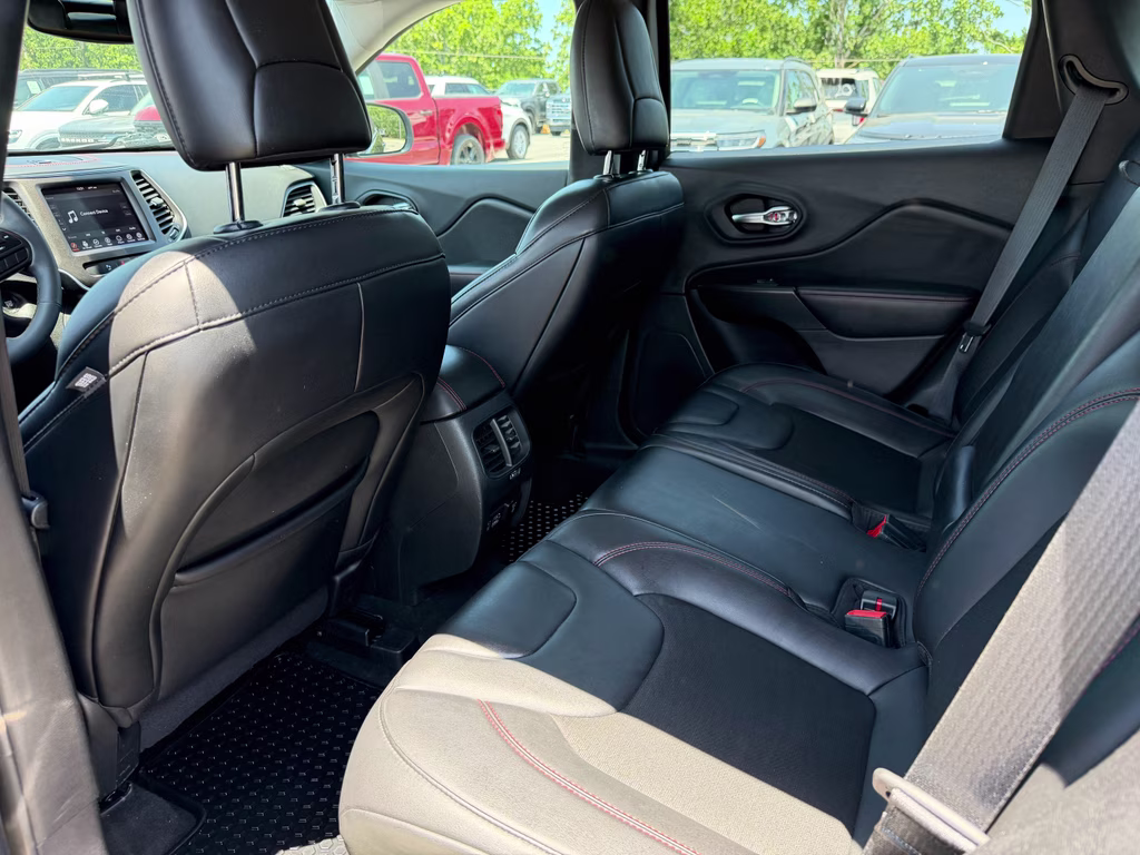2021 Diamond Black Crystal Pearlcoat Jeep Cherokee Trailhawk 4X4 SUV