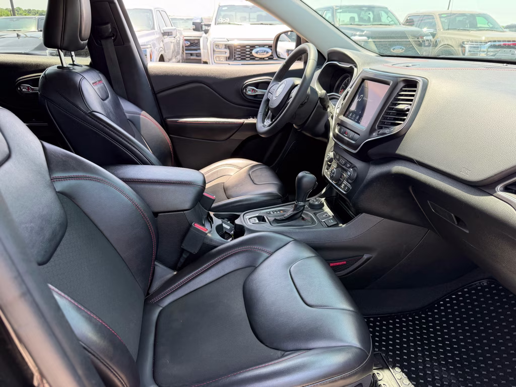 2021 Diamond Black Crystal Pearlcoat Jeep Cherokee Trailhawk 4X4 SUV