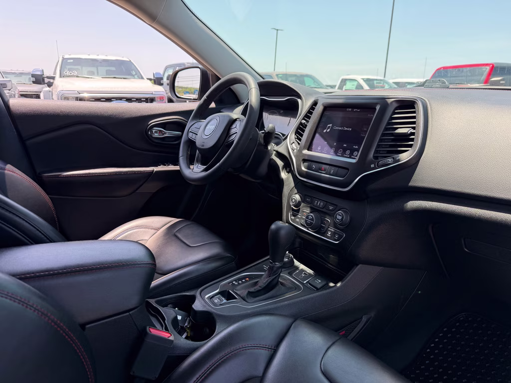 2021 Diamond Black Crystal Pearlcoat Jeep Cherokee Trailhawk 4X4 SUV