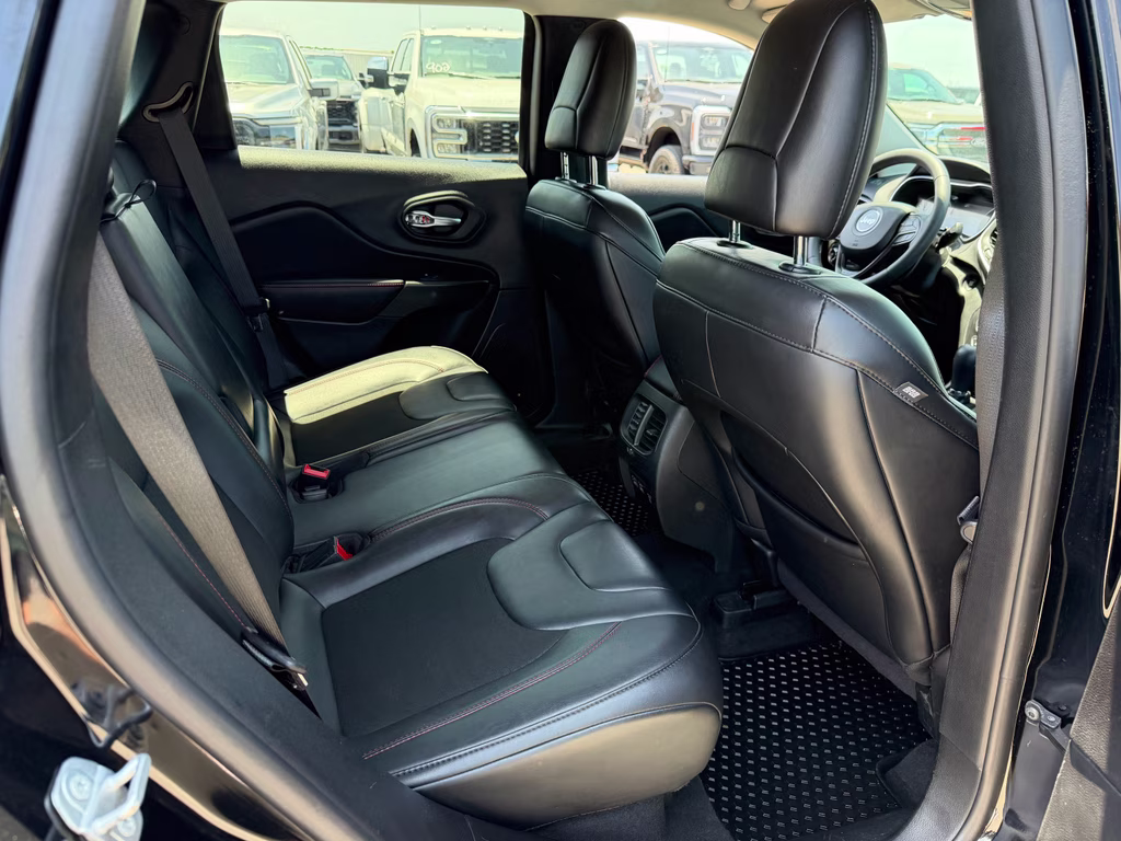 2021 Diamond Black Crystal Pearlcoat Jeep Cherokee Trailhawk 4X4 SUV