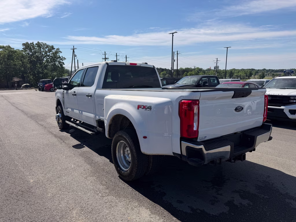 2025 Oxford White Ford Super Duty F-350 DRW XLT 4X4 Truck