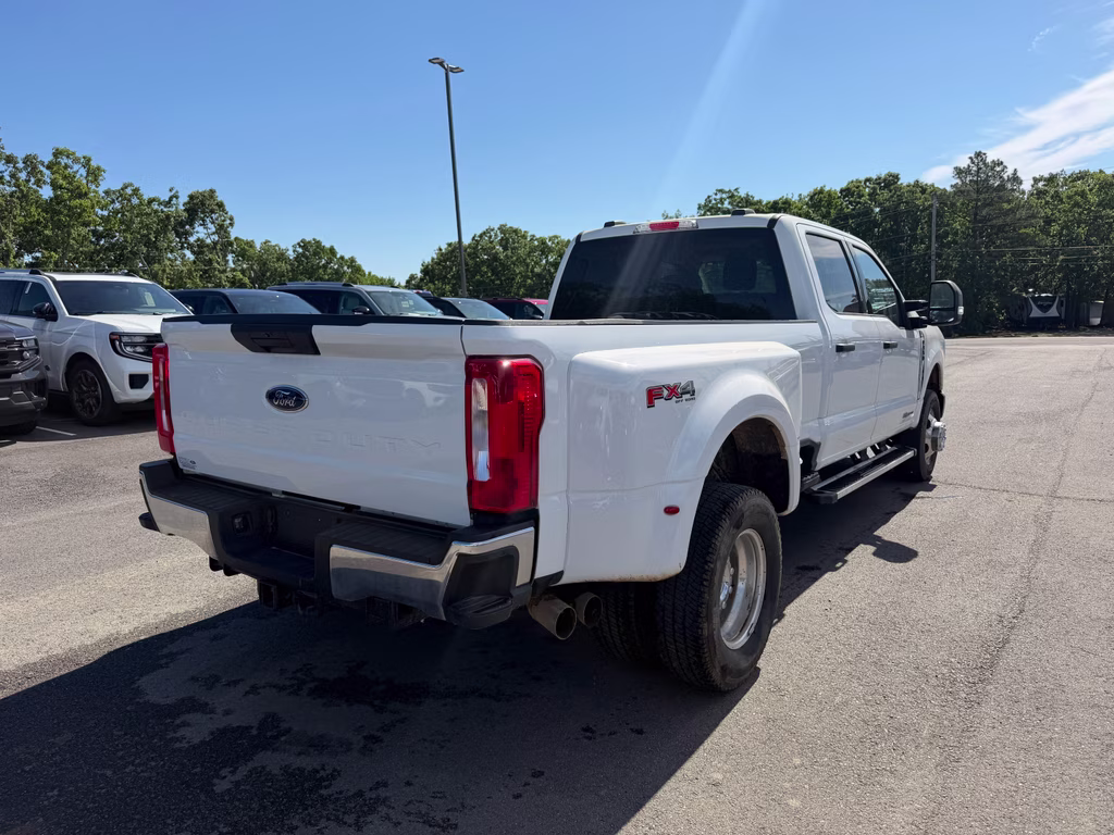 2025 Oxford White Ford Super Duty F-350 DRW XLT 4X4 Truck