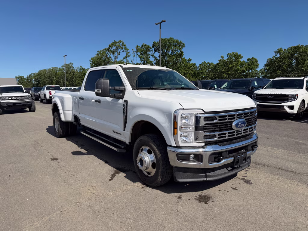 2025 Oxford White Ford Super Duty F-350 DRW XLT 4X4 Truck