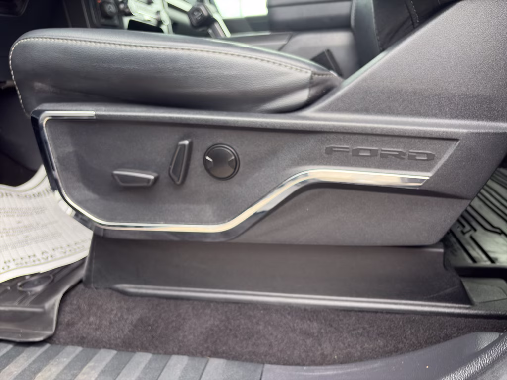 2024 AGATE BLACK METALLIC Ford F-150 LARIAT 4X4 Truck