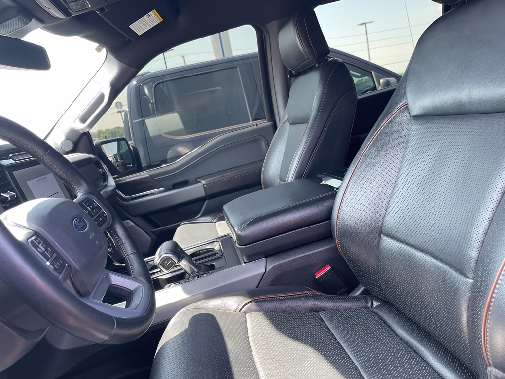 2024 Agate Black Metallic Ford F-150 LARIAT 4X4 Truck