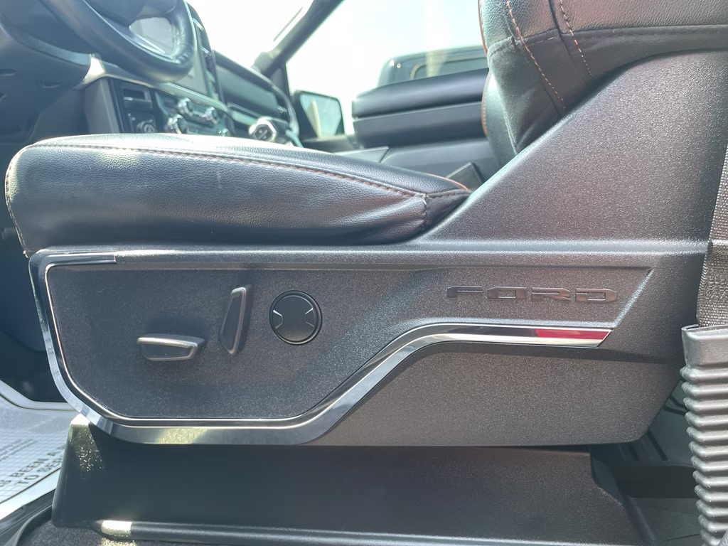 2024 Agate Black Metallic Ford F-150 LARIAT 4X4 Truck