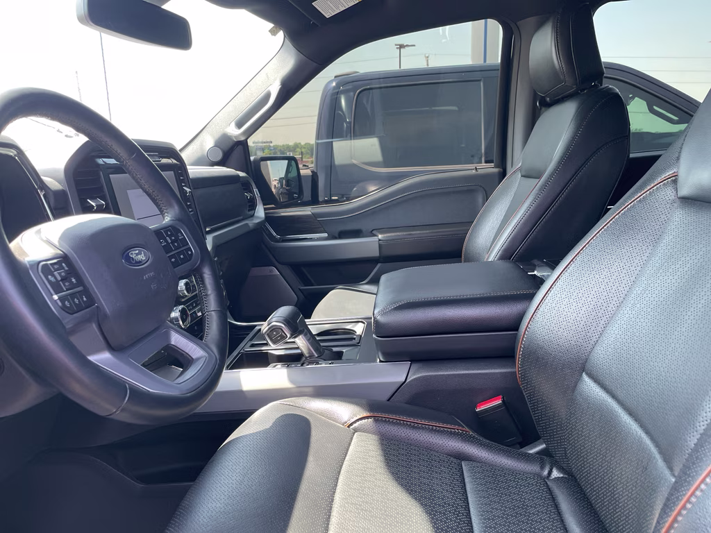 2024 Agate Black Metallic Ford F-150 LARIAT 4X4 Truck