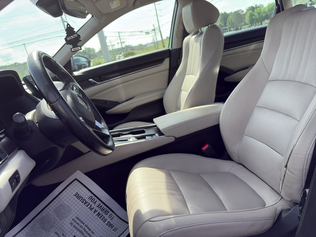 2019 Platinum White Pearl Honda Accord EX-L 1.5T FWD Sedan