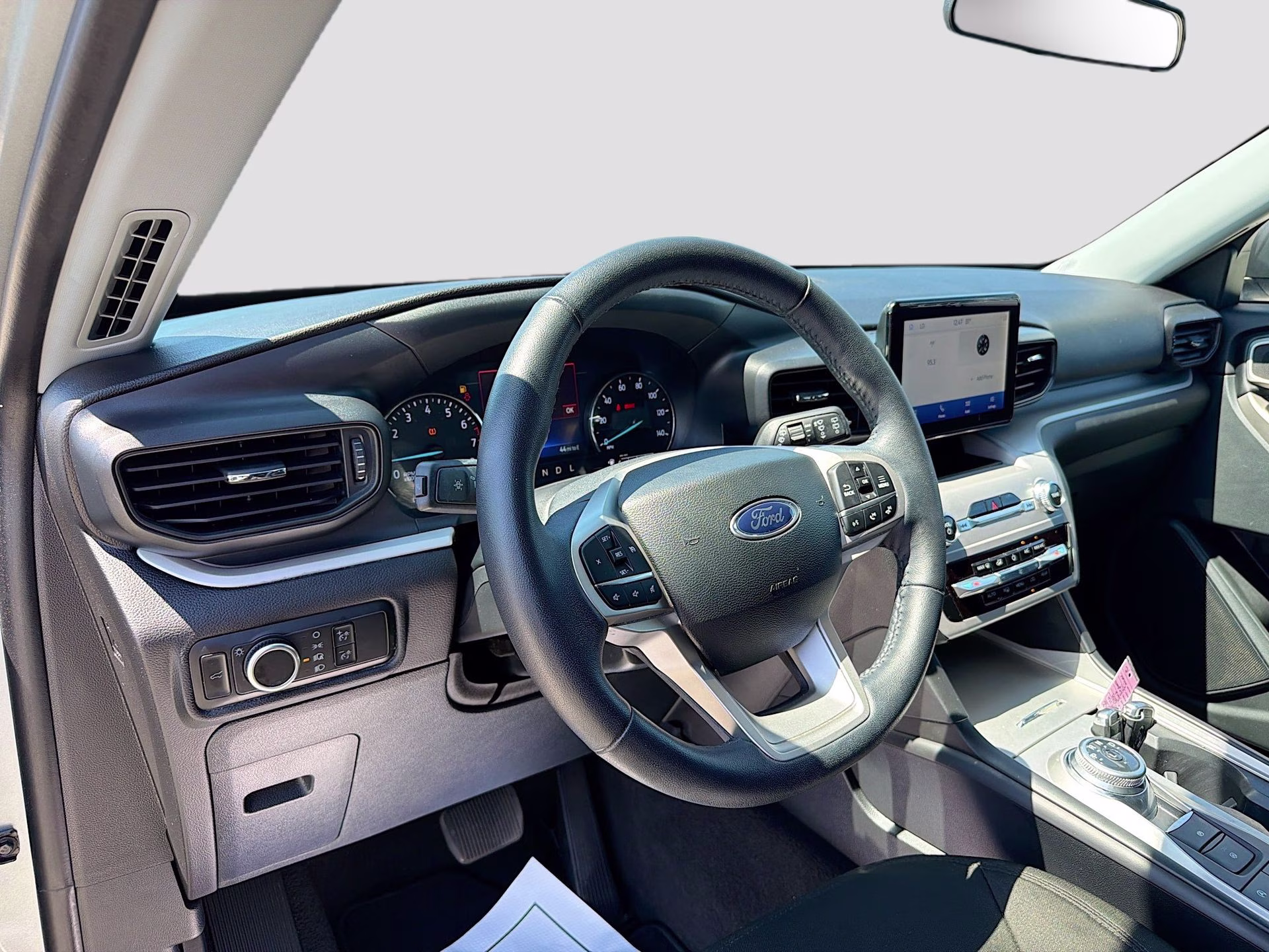 2024 Iconic Silver Metallic Ford Explorer XLT 4X4 SUV