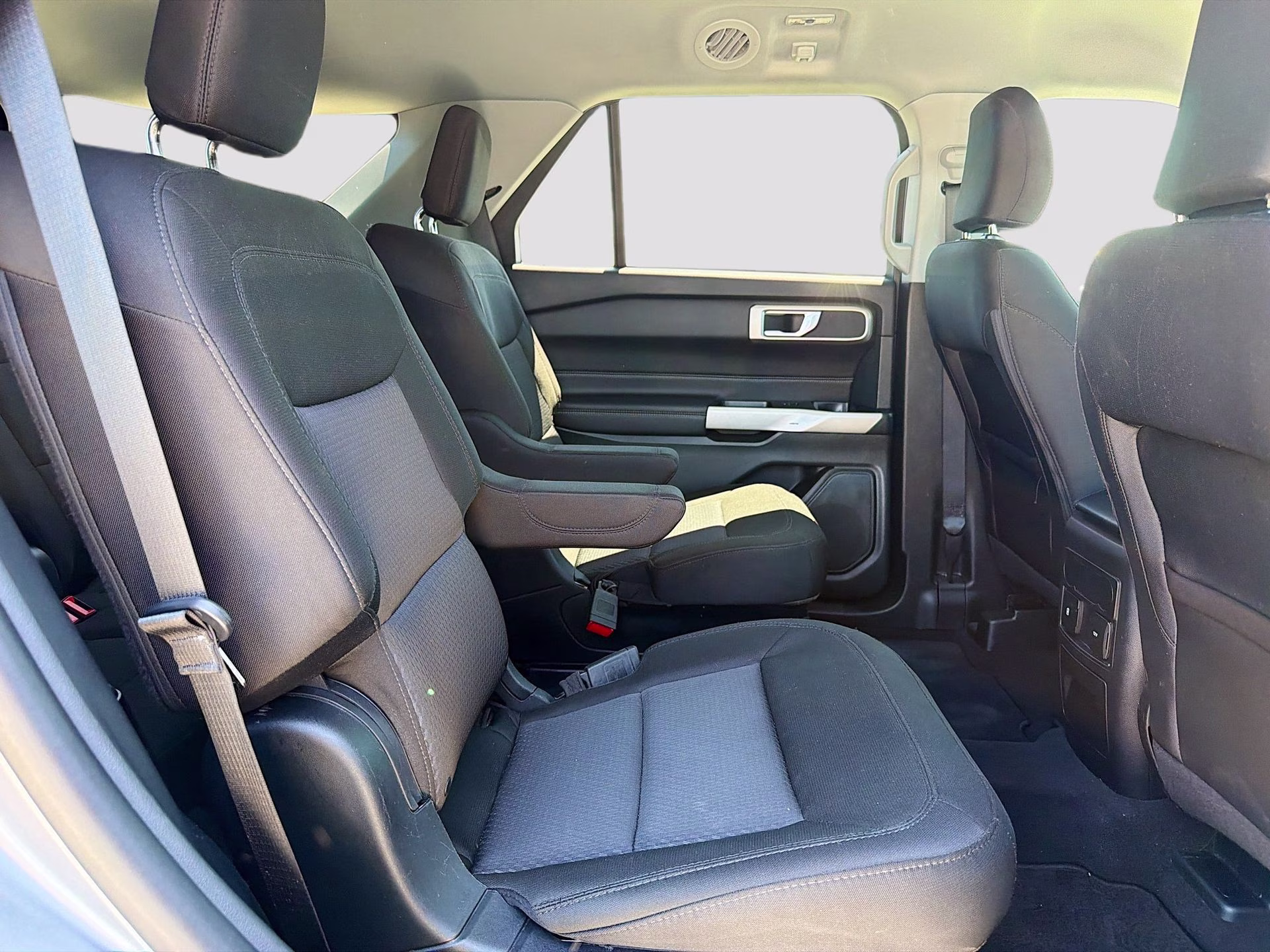 2024 Iconic Silver Metallic Ford Explorer XLT 4X4 SUV