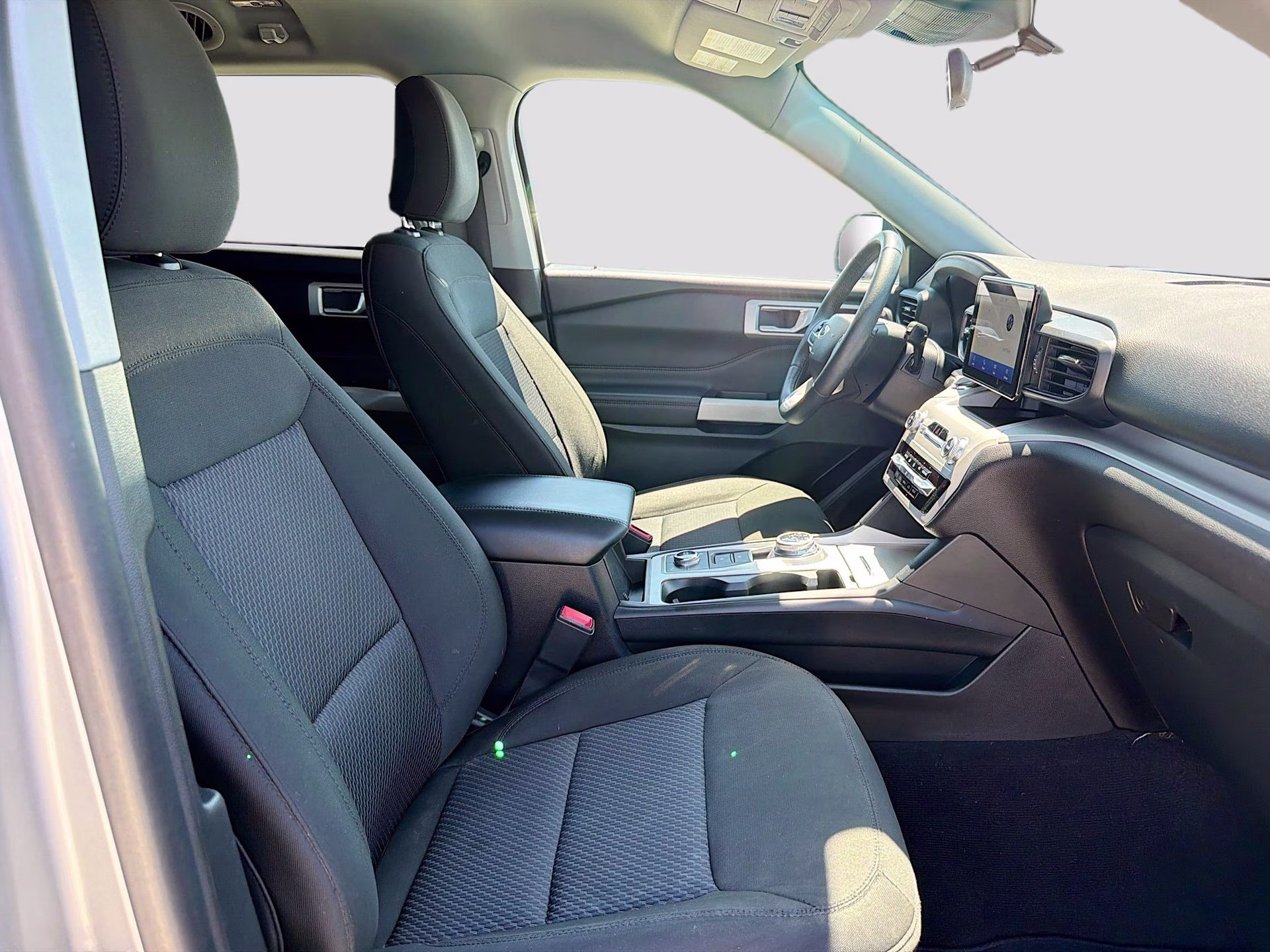 2024 Iconic Silver Metallic Ford Explorer XLT 4X4 SUV