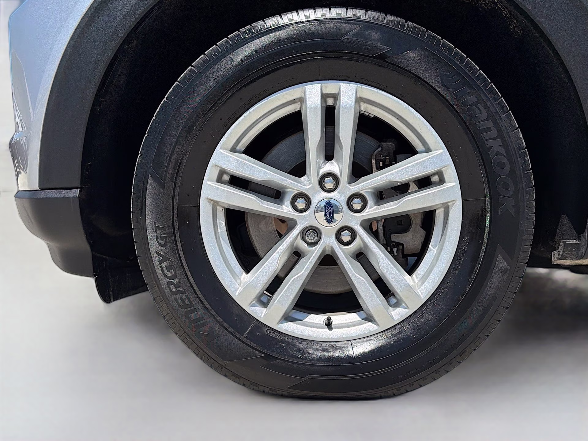 2024 Iconic Silver Metallic Ford Explorer XLT 4X4 SUV