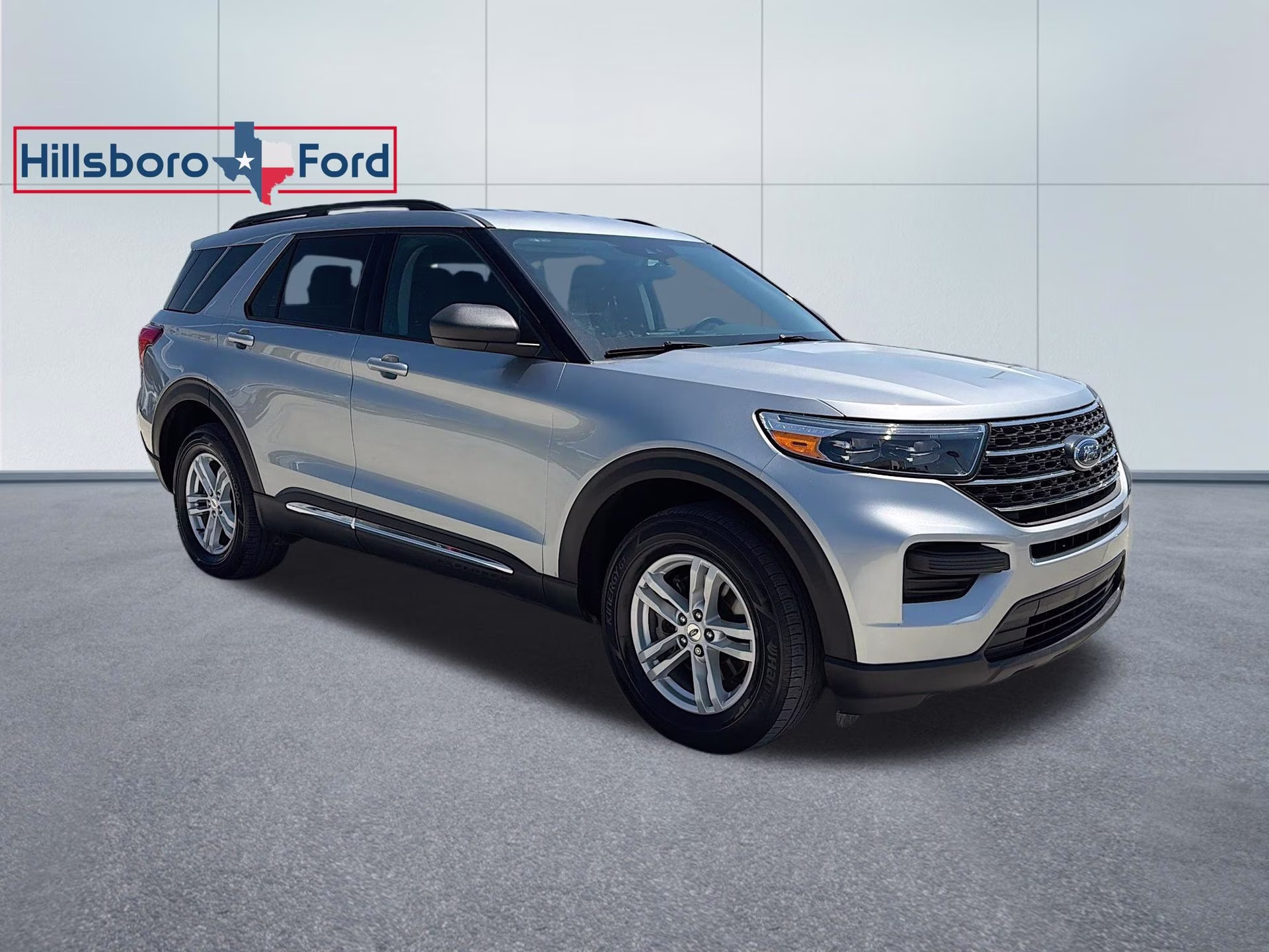 2024 Iconic Silver Metallic Ford Explorer XLT 4X4 SUV