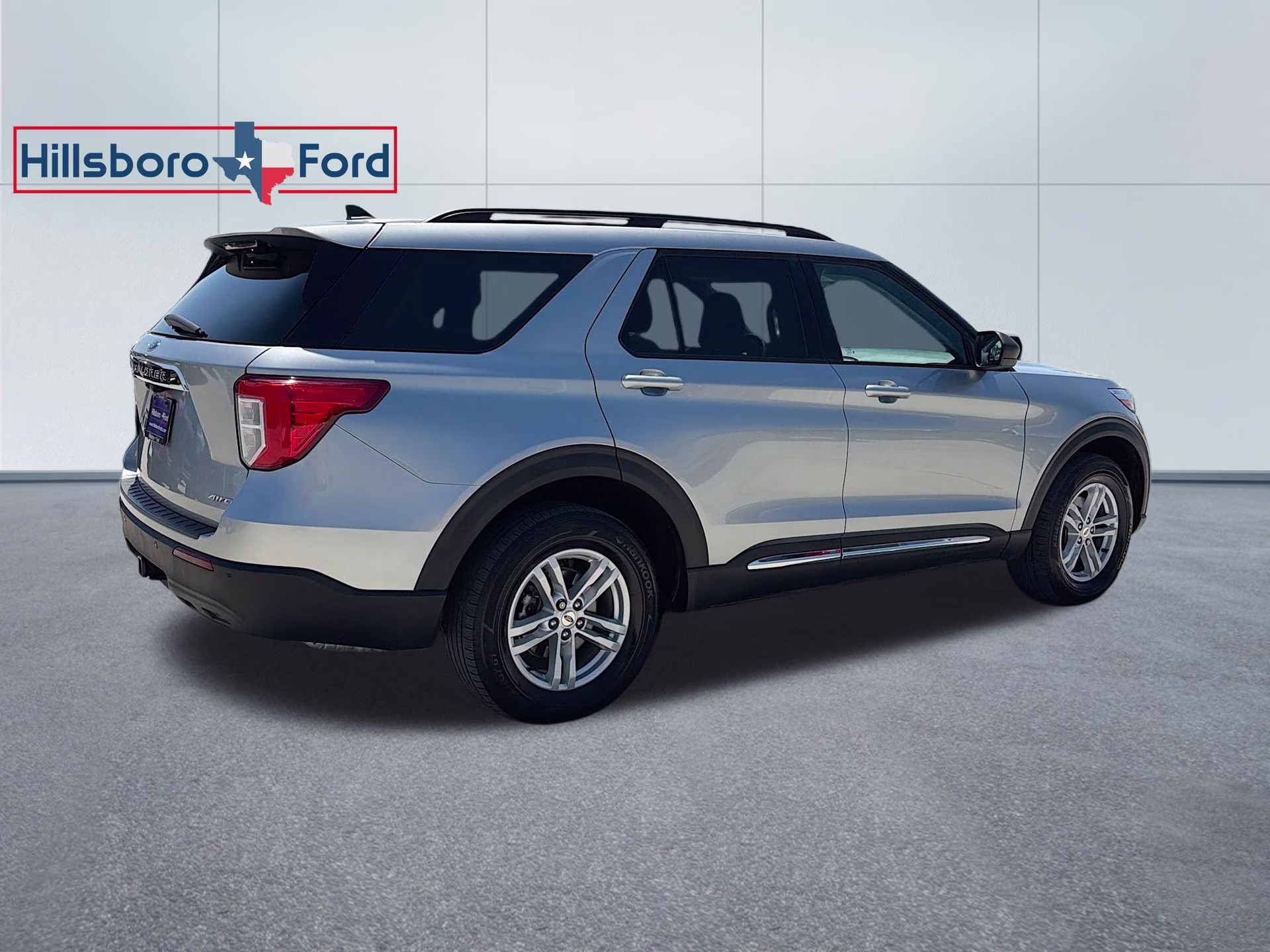 2024 Iconic Silver Metallic Ford Explorer XLT 4X4 SUV
