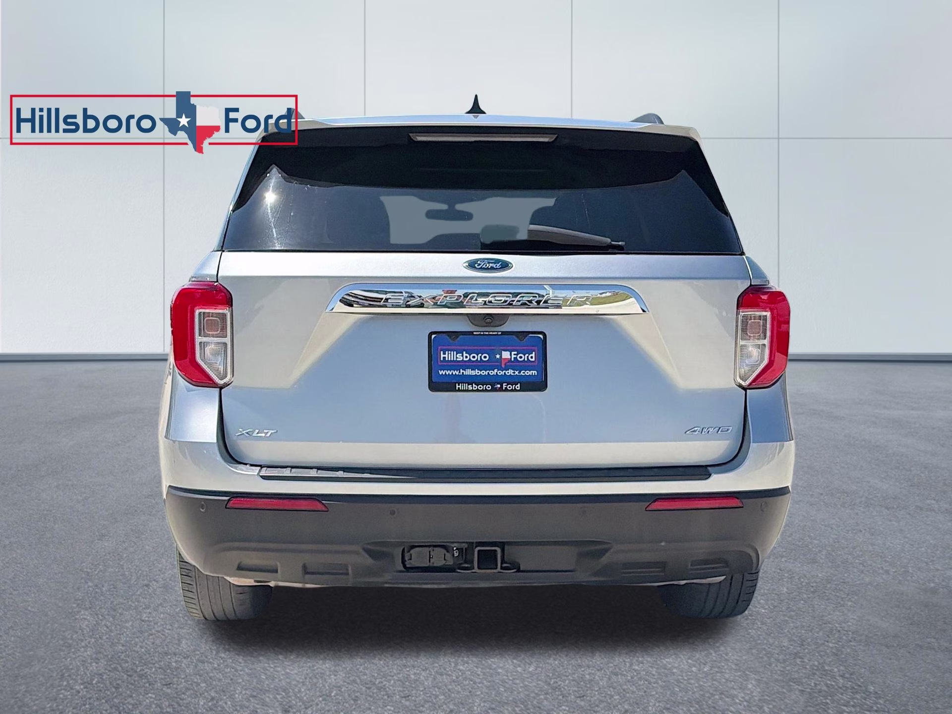 2024 Iconic Silver Metallic Ford Explorer XLT 4X4 SUV