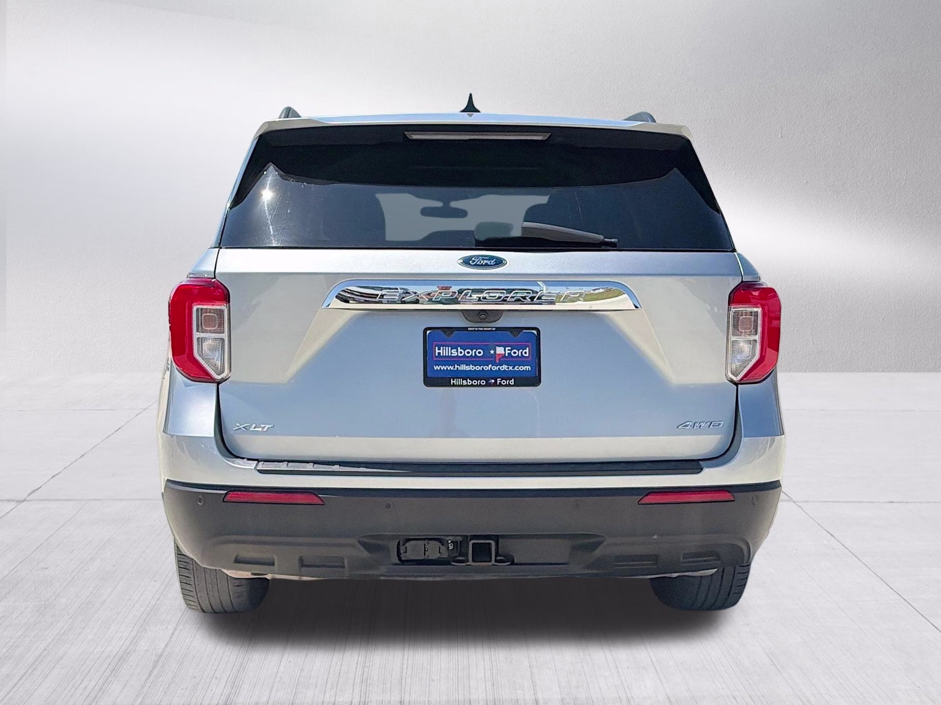 2024 Iconic Silver Metallic Ford Explorer XLT 4X4 SUV