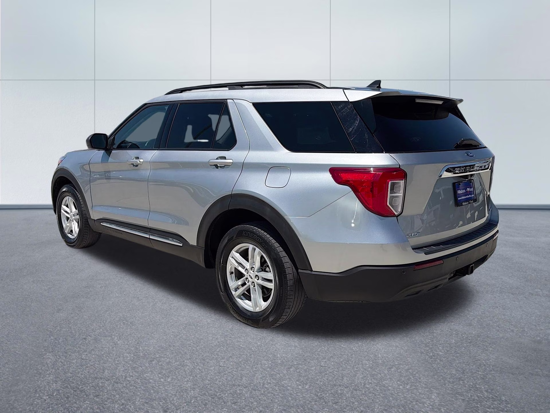 2024 Iconic Silver Metallic Ford Explorer XLT 4X4 SUV