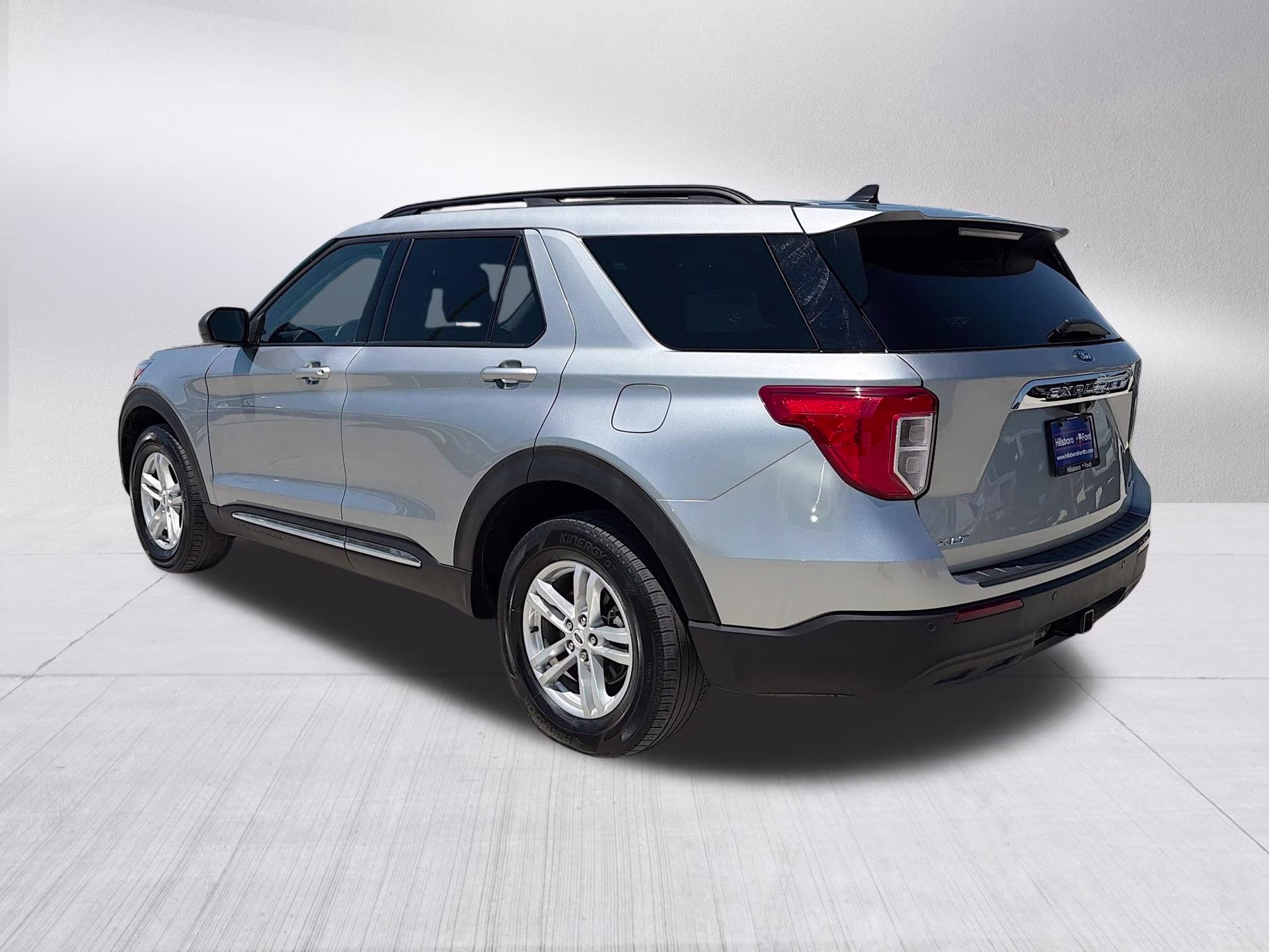 2024 Iconic Silver Metallic Ford Explorer XLT 4X4 SUV