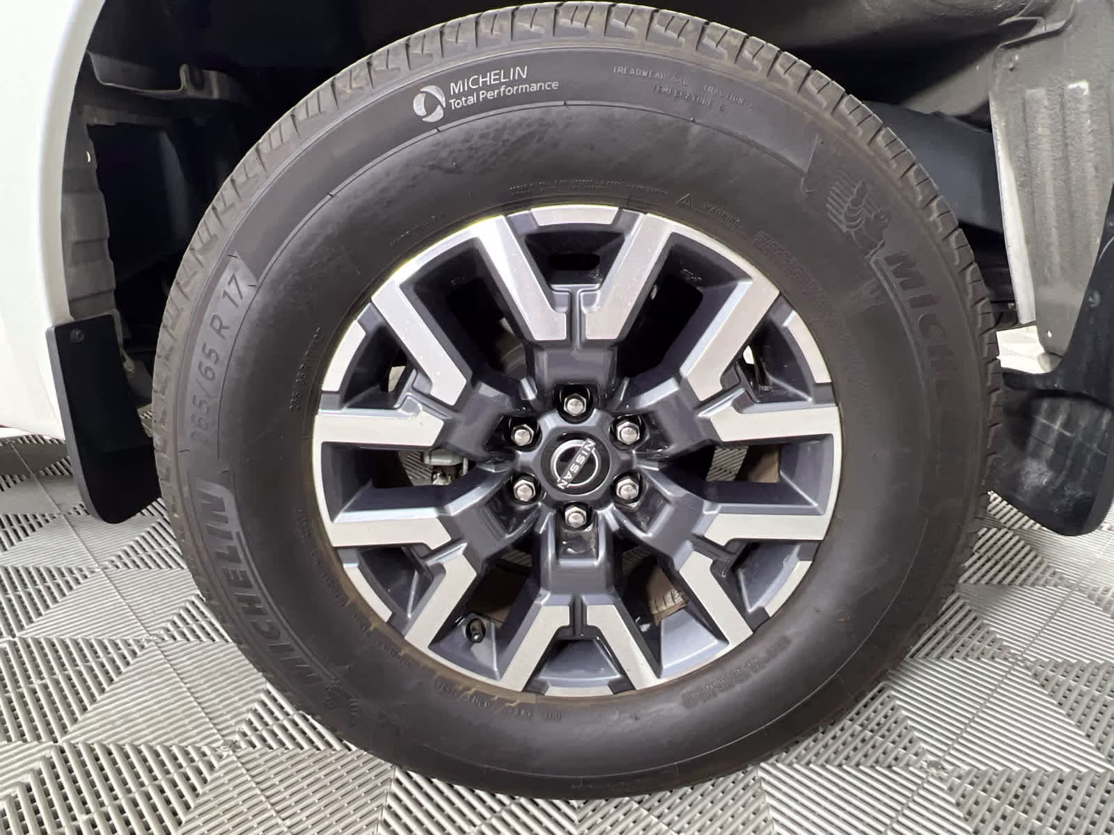 2024 Glacier White Nissan Frontier SL RWD Truck