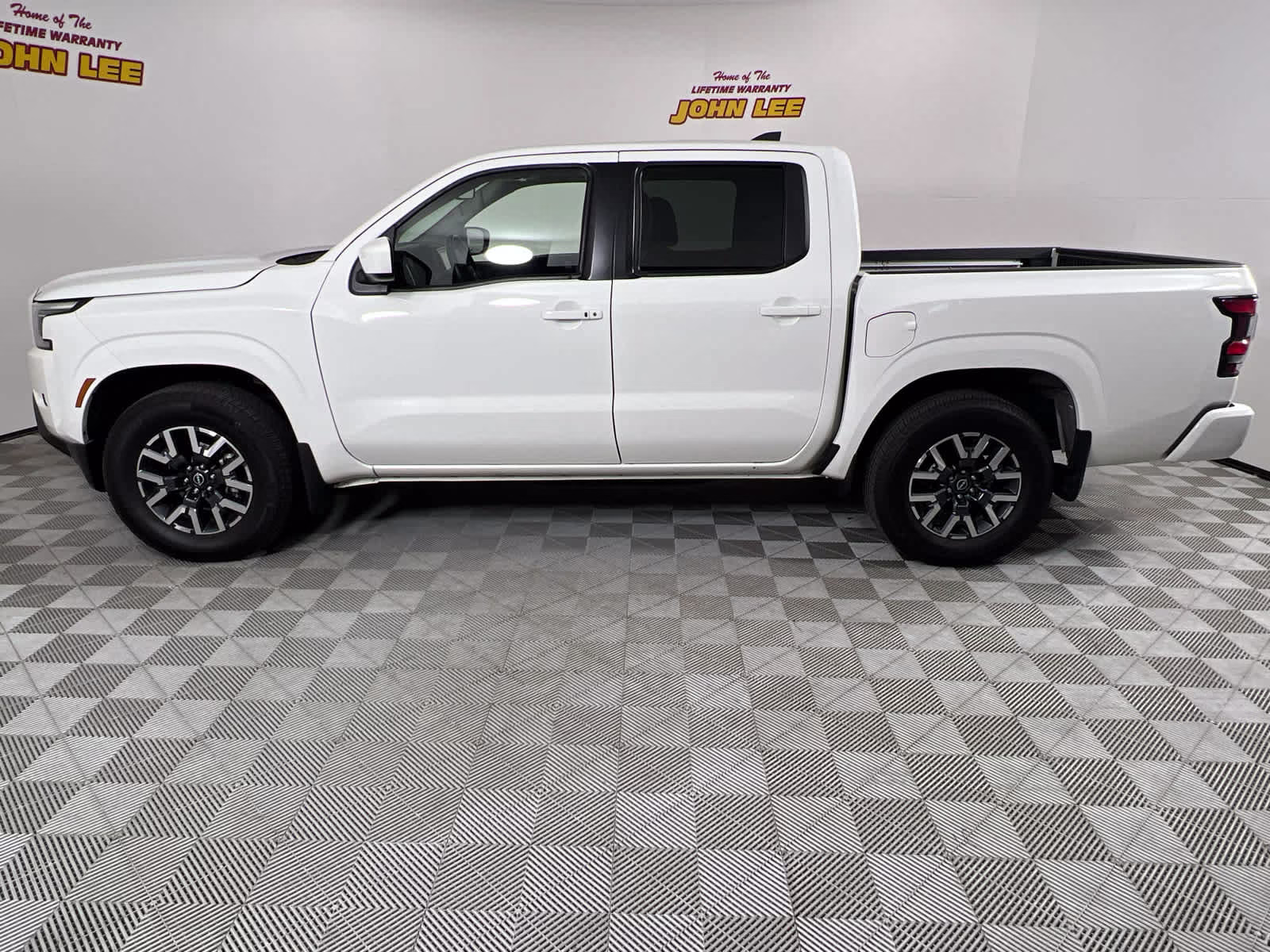 2024 Glacier White Nissan Frontier SL RWD Truck