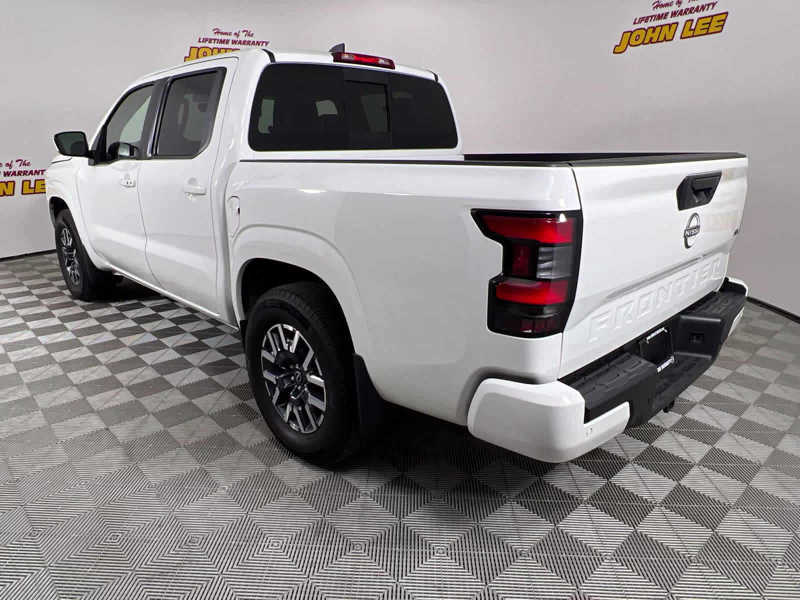 2024 Glacier White Nissan Frontier SL RWD Truck