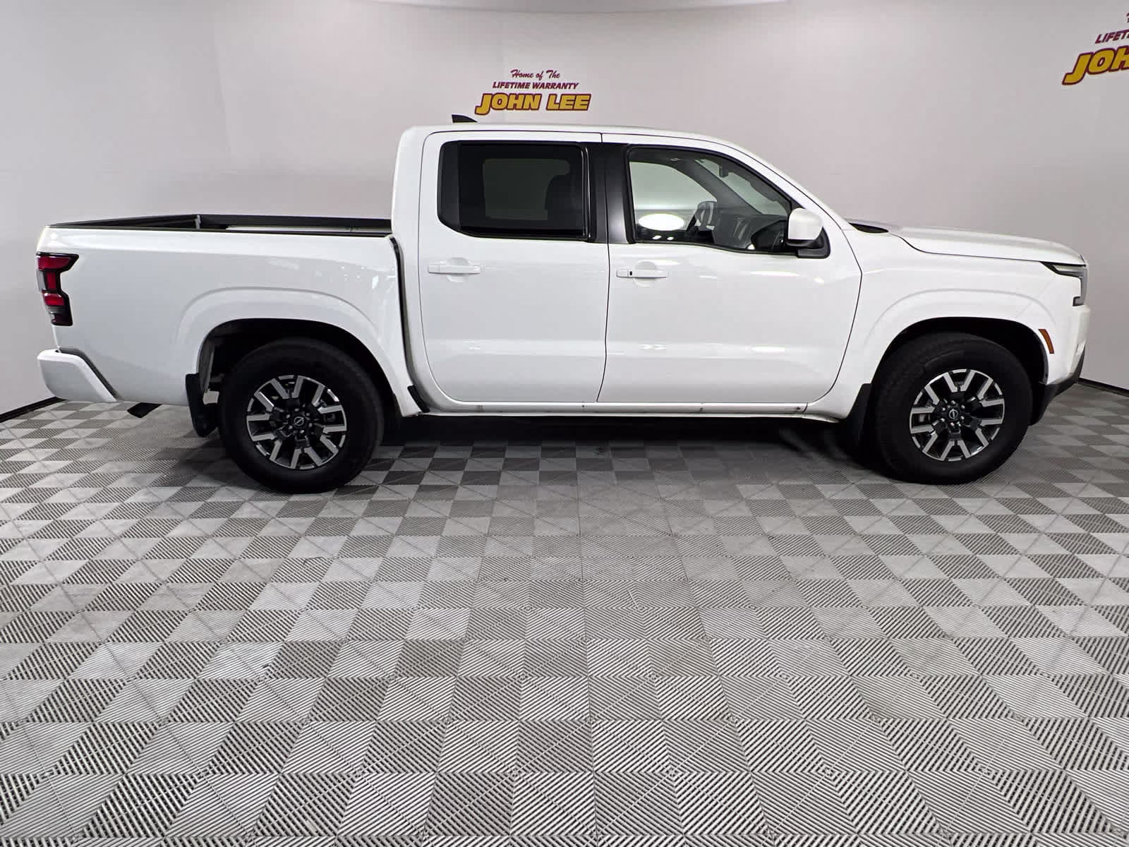 2024 Glacier White Nissan Frontier SL RWD Truck