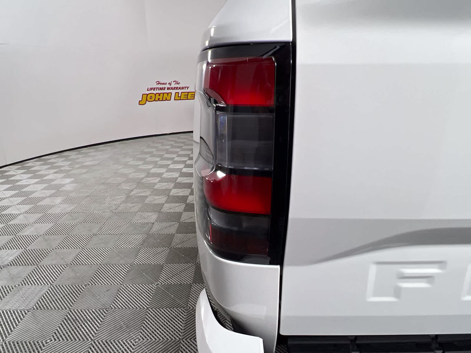 2024 Glacier White Nissan Frontier SL RWD Truck