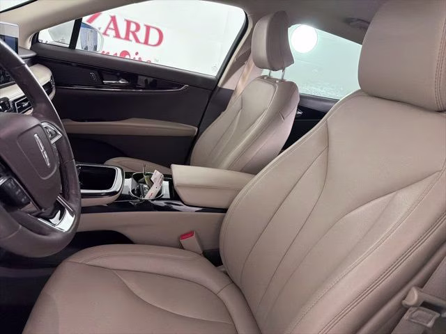 2022 White Metallic Lincoln Nautilus Standard FWD SUV