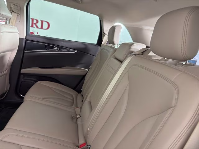 2022 White Metallic Lincoln Nautilus Standard FWD SUV
