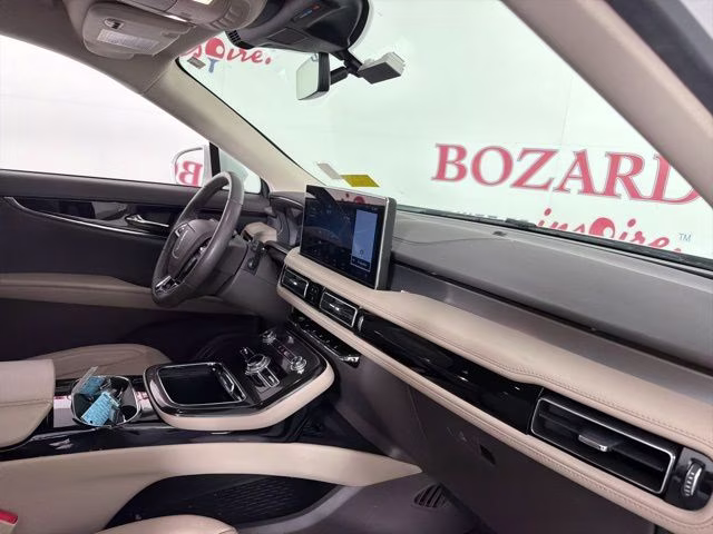 2022 White Metallic Lincoln Nautilus Standard FWD SUV