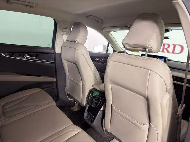 2022 White Metallic Lincoln Nautilus Standard FWD SUV