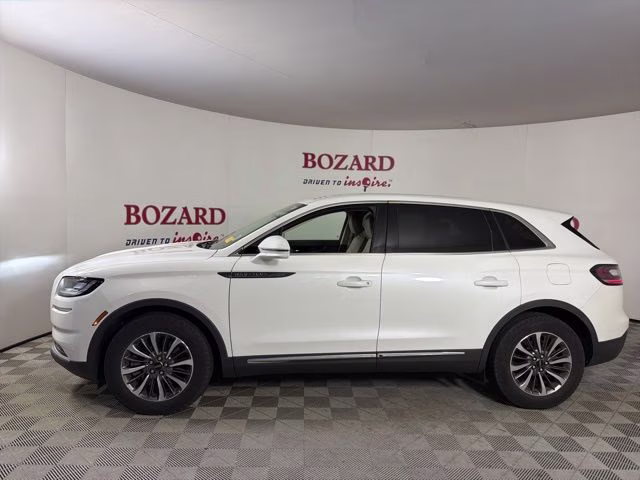 2022 White Metallic Lincoln Nautilus Standard FWD SUV