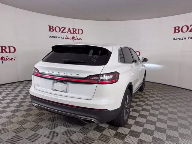 2022 White Metallic Lincoln Nautilus Standard FWD SUV