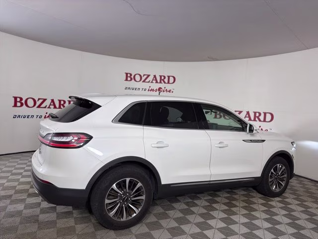 2022 White Metallic Lincoln Nautilus Standard FWD SUV